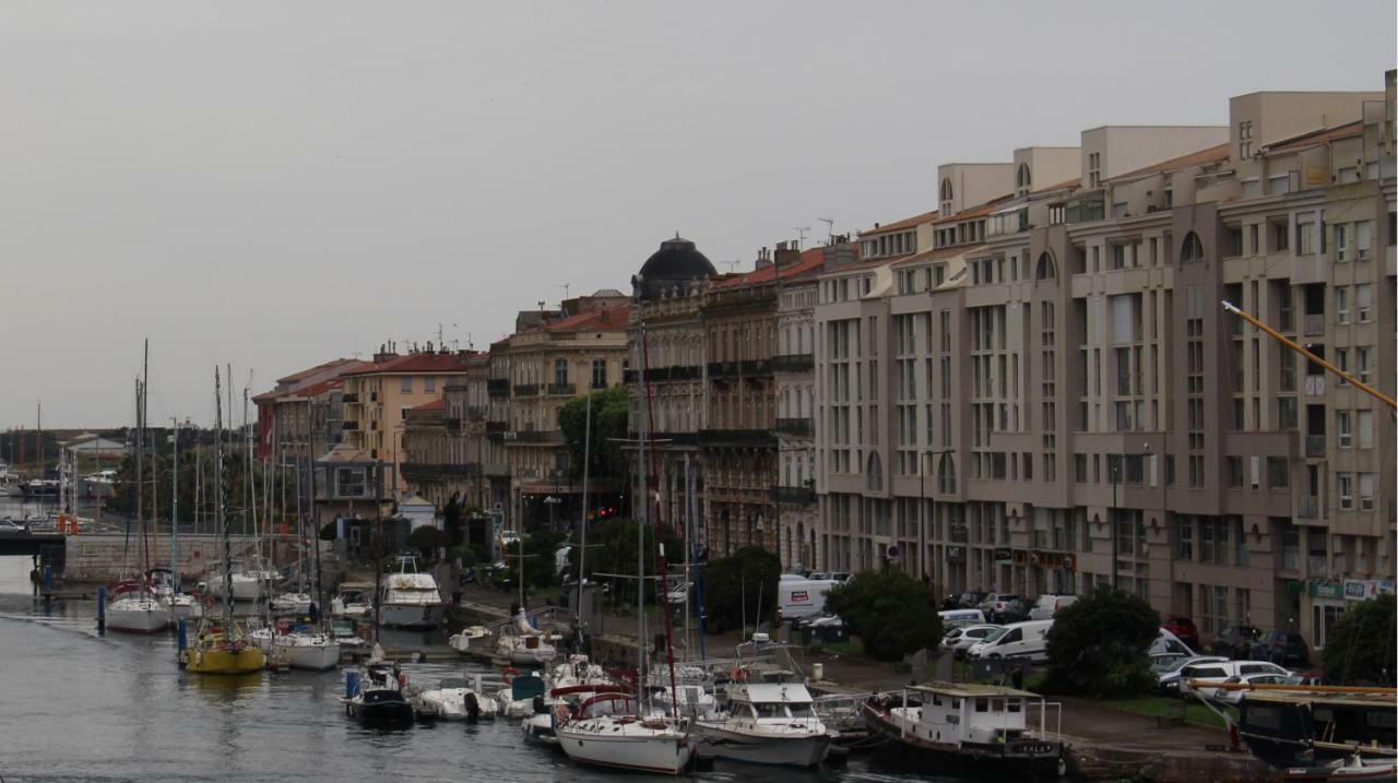 T3 Avec Terrasse Avec Vue Exceptionnelle Sur Les Quais De Sete Apartment Luaran gambar